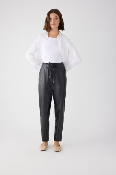 Pantalón de tiro alto efecto piel negro