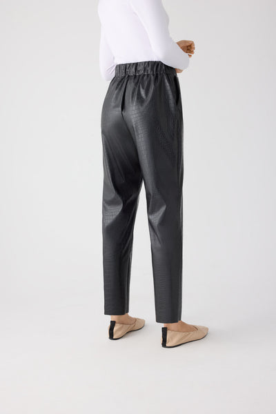 Pantalón de tiro alto efecto piel negro