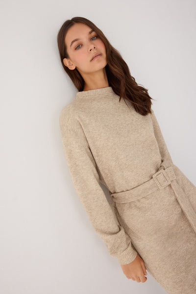 Vestido cálido corto con cinturón ajustable beige
