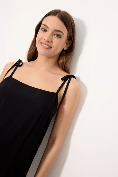 Vestido corto tirantes anudados negro