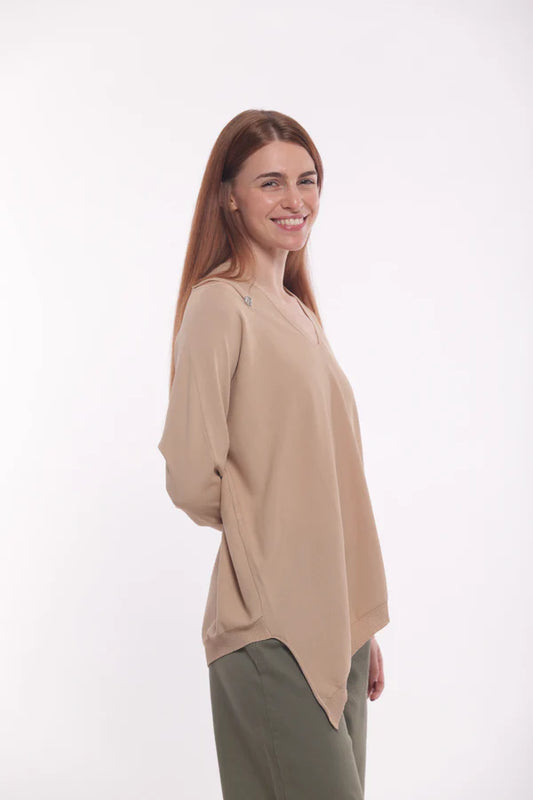 Jersey oversize detalle hombros camel Mimi Mua
