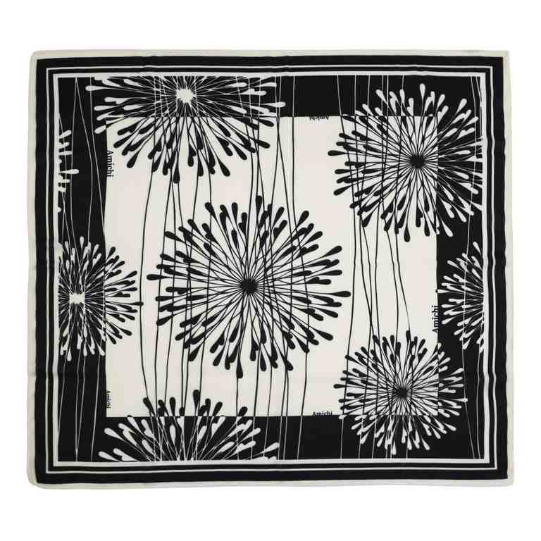 Pañuelo cuadrado estampado negro amichi