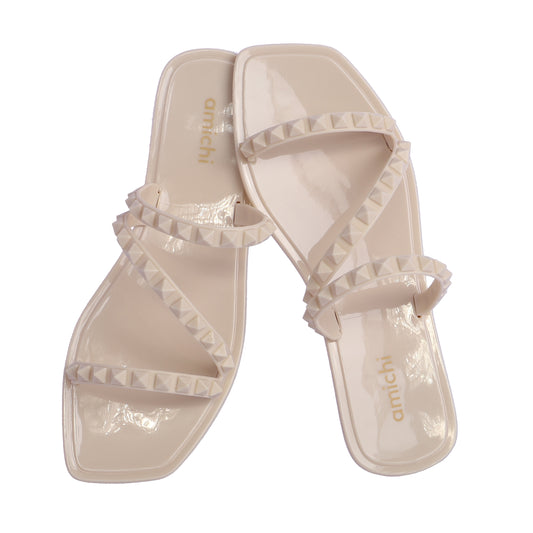 Sandalia beig tachuelas amichi