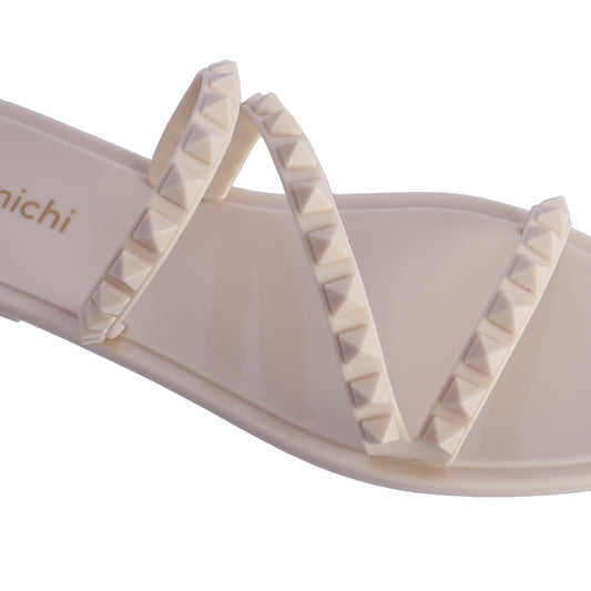 Sandalia beig tachuelas amichi