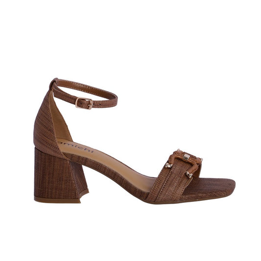 Sandalia tacón bajo hebilla amichi