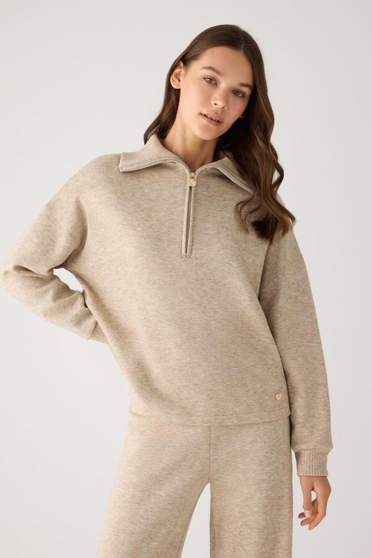 Jersey cuello alto cremallera camel