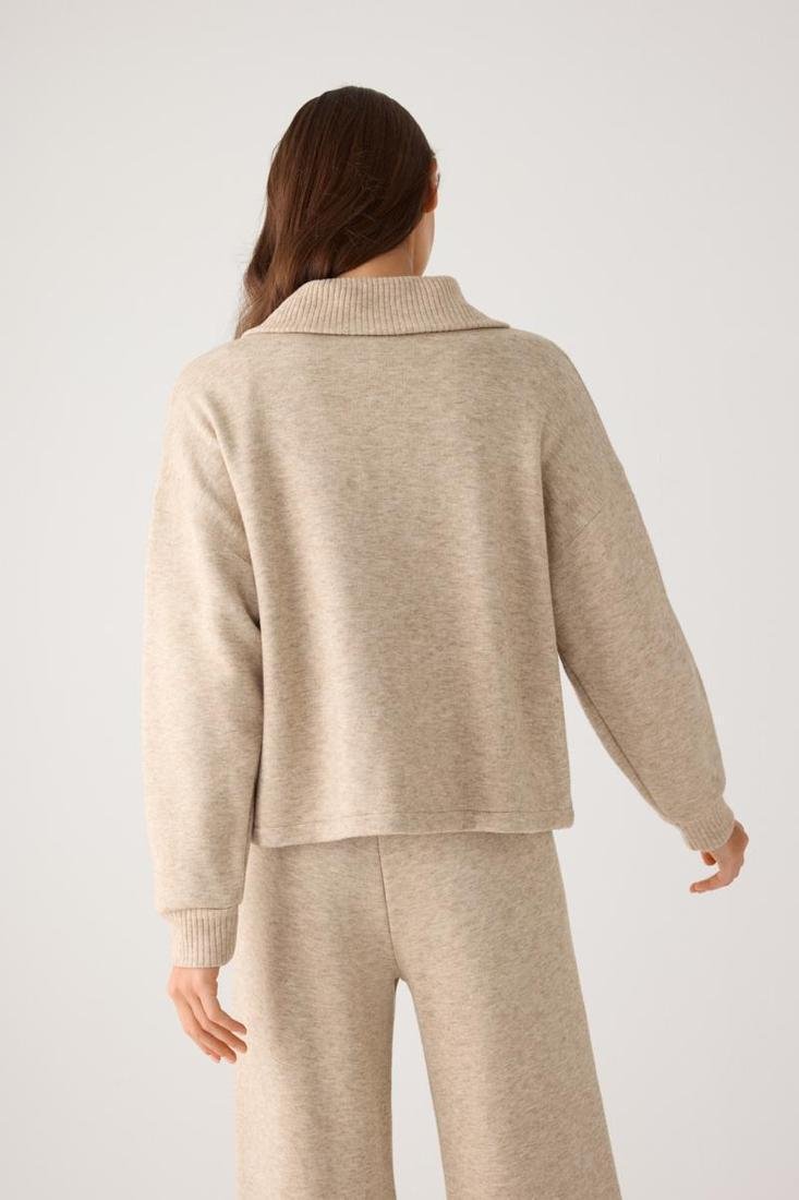 Jersey cuello alto cremallera camel